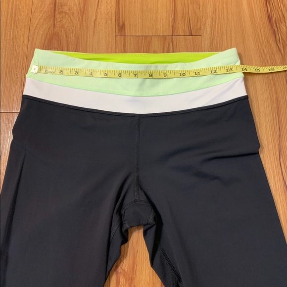 Lululemon Run: Inspire Crop II Black & Green - Picture 12 of 16
